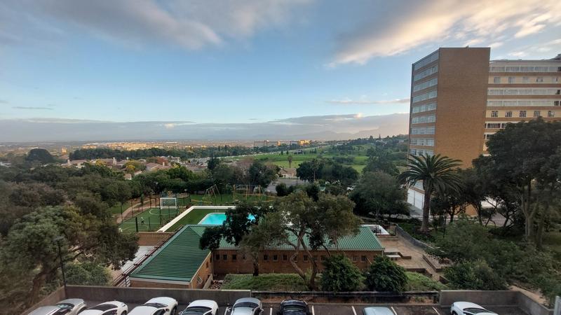 1 Bedroom Property for Sale in Loevenstein Western Cape